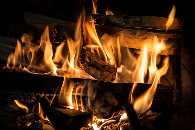 De magie van de vuurtafel: sfeer en warmte voor elke tuin